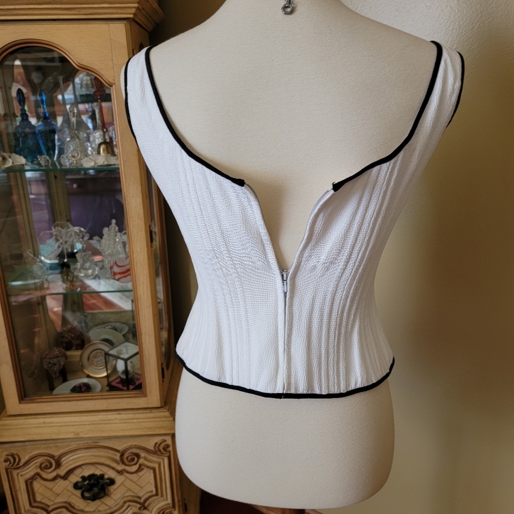 🔥SOLD🔥CHANEL | White Iconic Vntg Runway Spring 1993 White/ Black Corset Cami T - Picture 10 of 16
